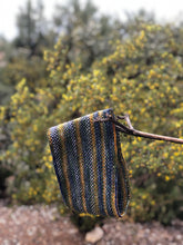 Load image into Gallery viewer, Linen Stitch Cowl - Sisu Pattern