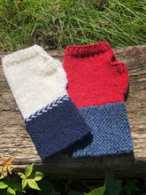 Load image into Gallery viewer, Garter Cuff Mitt - Sisu Patterns
