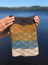 Load image into Gallery viewer, Tilting Blocks Cowl Sisu Pattern