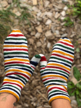 Load image into Gallery viewer, Hand Socks - Sisu Pattern