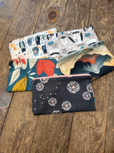 Load image into Gallery viewer, Waterproof Pouch for knitting tools/snacks
