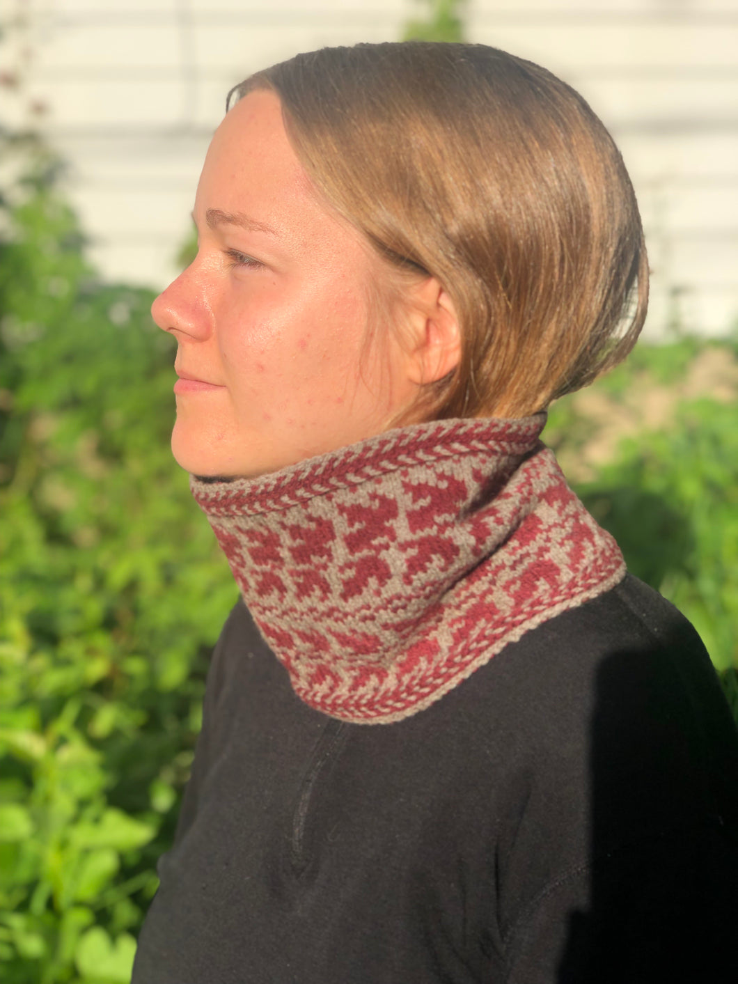 Circling Leaves Cowl - Sisu Pattern