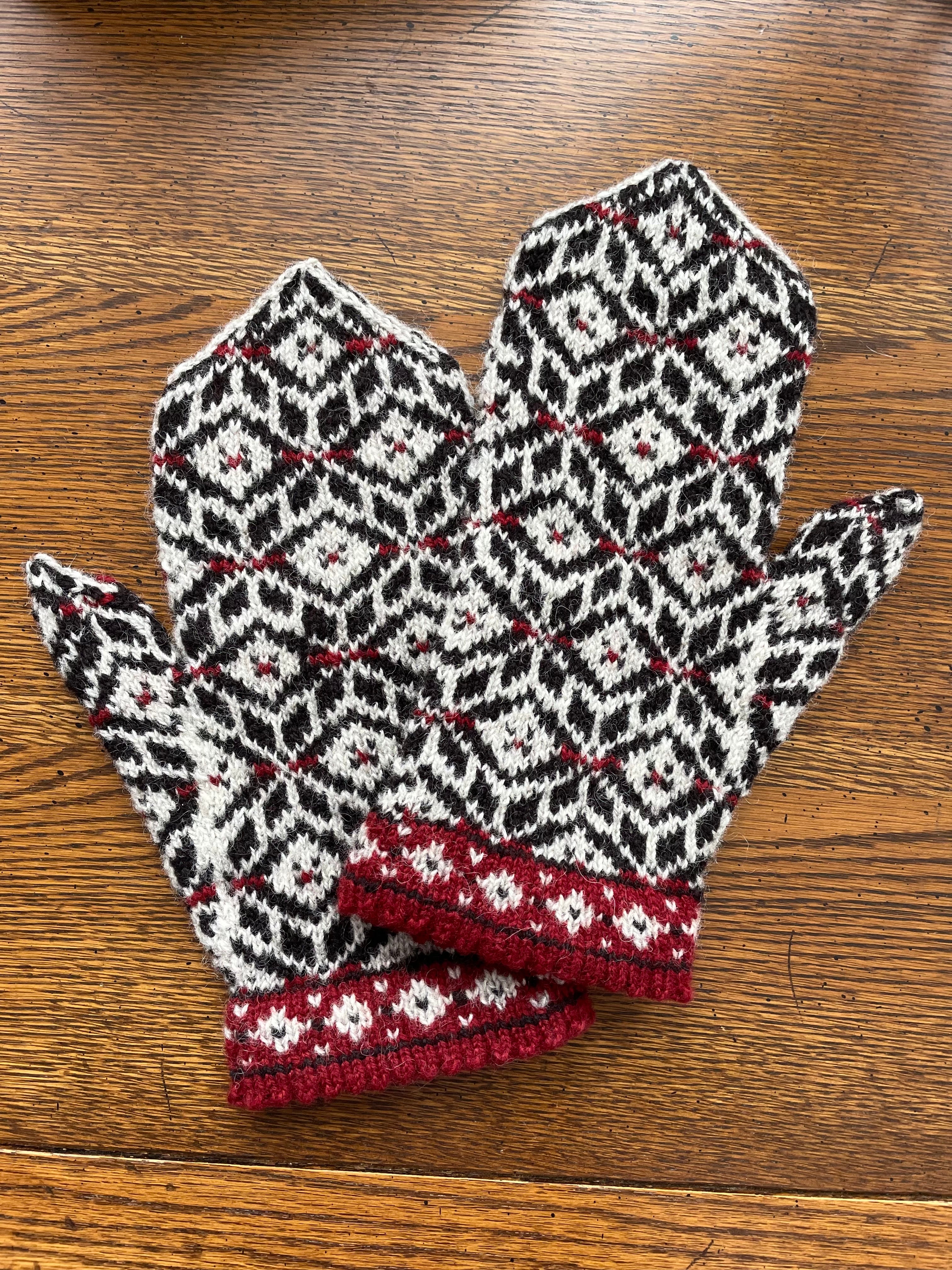 HIMARAKミトン kids Mitten Kits – Sisu Designs Yarn Shop