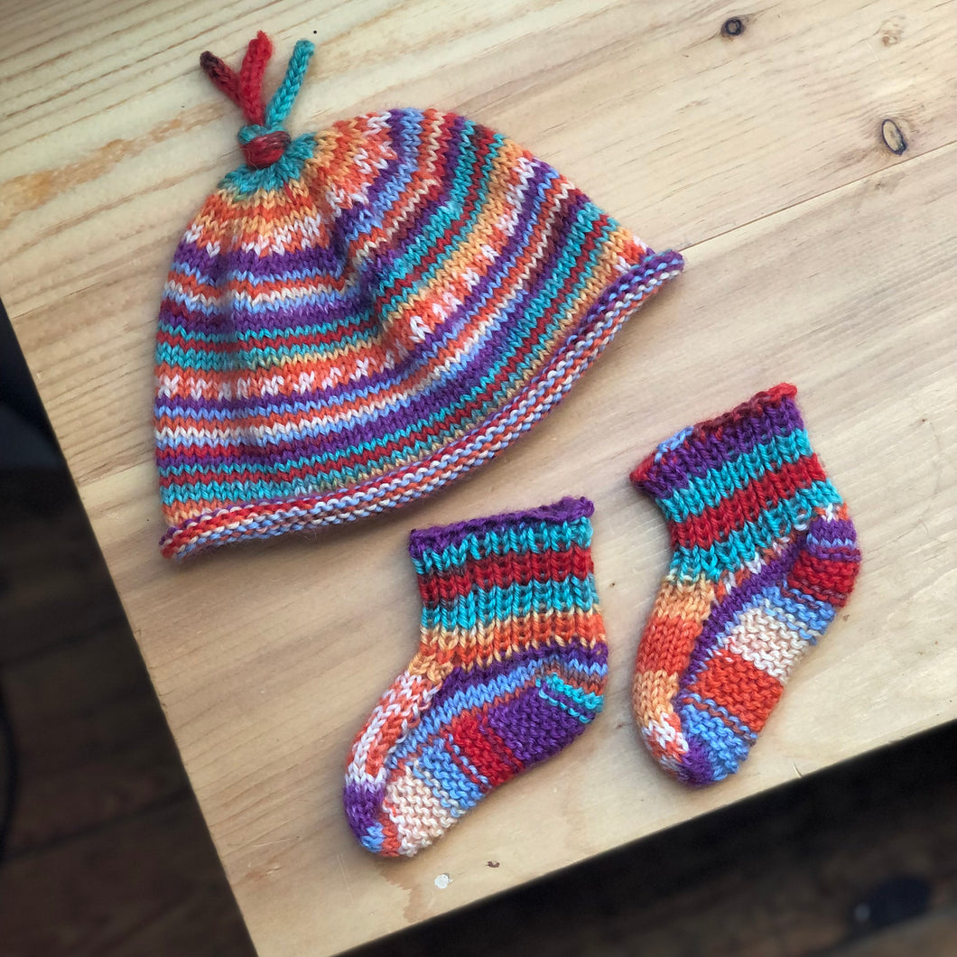 Simple Baby Booties and Hat - Sisu Pattern